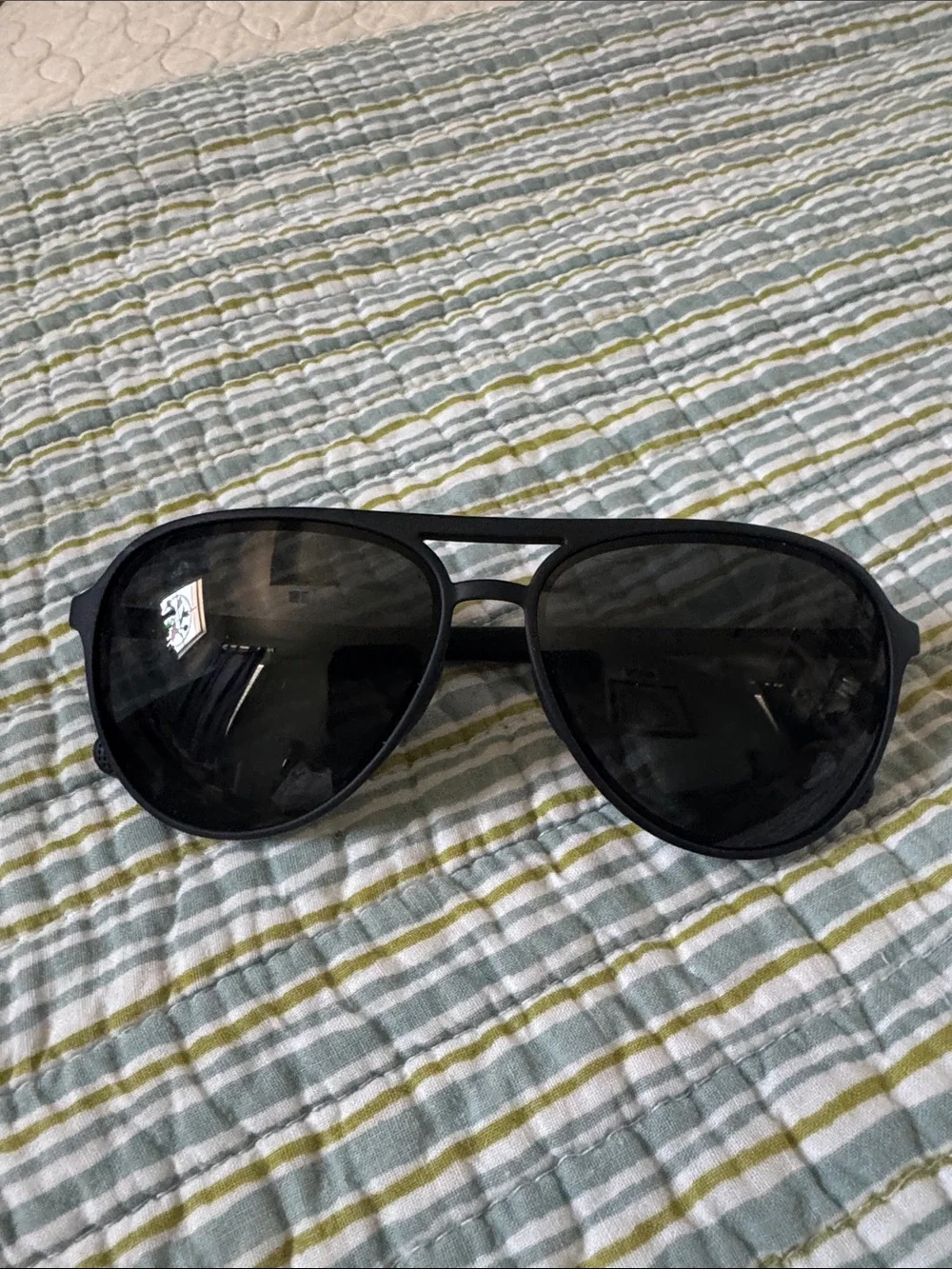 Men's Black Aviator Sunglasses - Classic Polarized Look